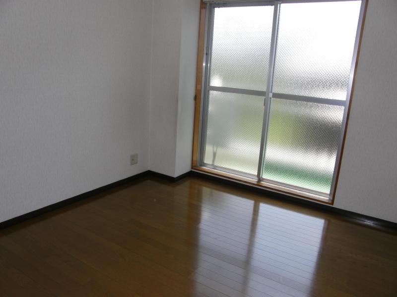 Bath. Interior clean