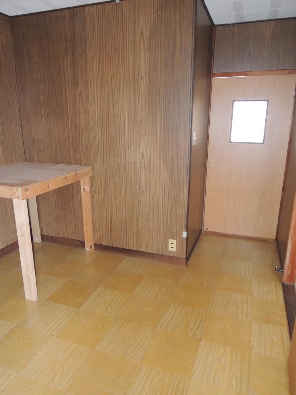 Other room space. * Western-style *