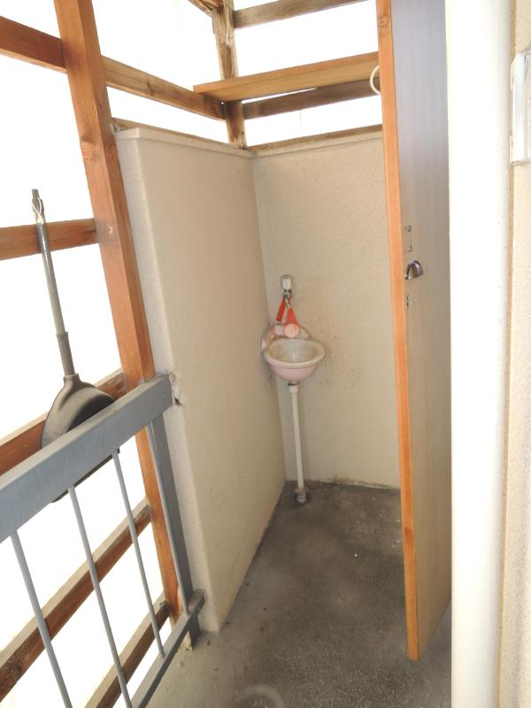 Toilet. * Outdoor toilet *