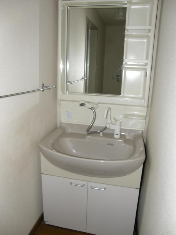 Kitchen.  ☆ Washbasin with shower ☆