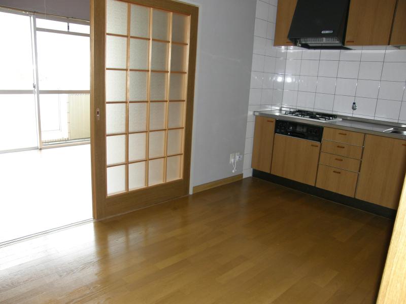 Living and room.  ☆ From DK ☆