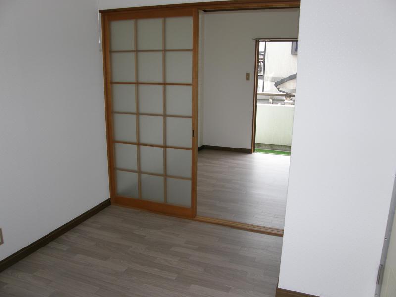 Living and room. Indoor clean!