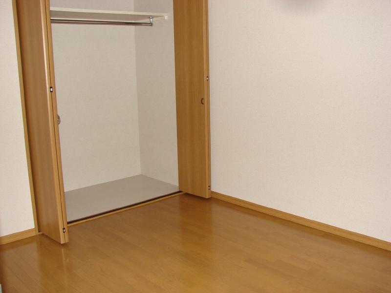 Living and room. 6 tatami Western-style ☆ Storage spacious ☆