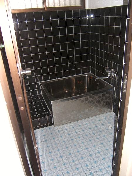 Bath. Bathing tiled.