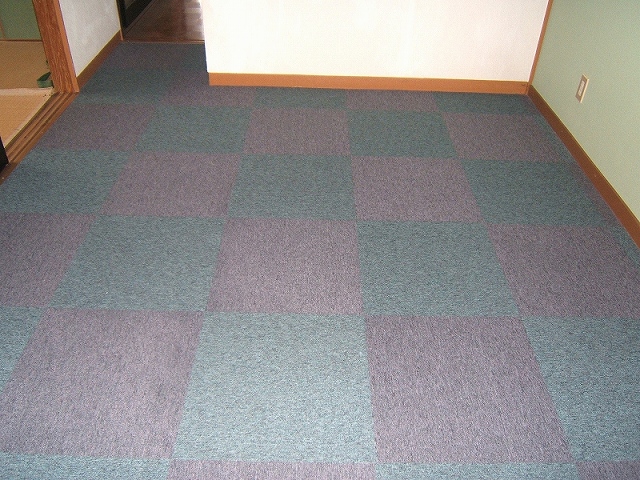 Living and room. Carpeted Western-style.