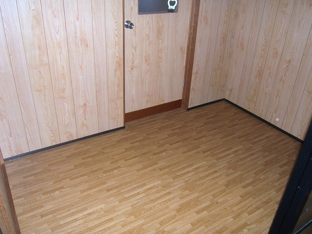 Other. Convenient even as warehouse 3 mats of small room. useful.