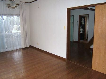 Living and room. Living may day, Receipt ・ It is with lighting.