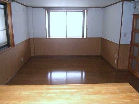 Living and room. From a counterattack, Spacious is living.