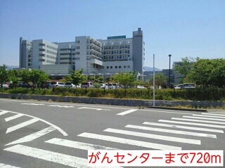 Hospital. Cancer center to the (hospital) 720m