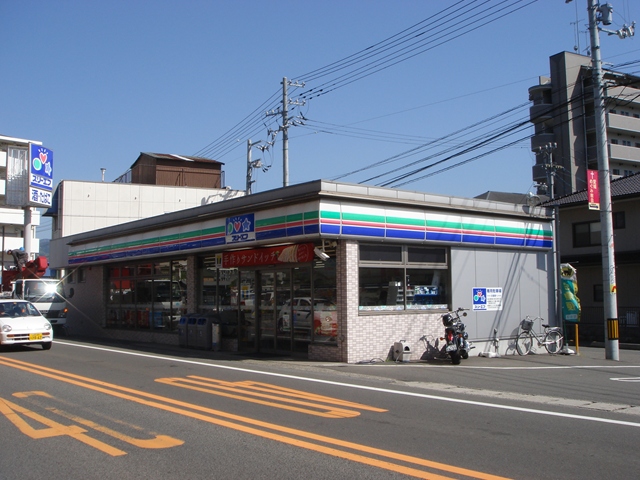 Convenience store. Three F until the (convenience store) 550m