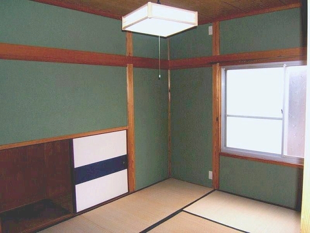 Living and room. 4.5 mat Japanese-style room there are two. It is just good for the children's room.