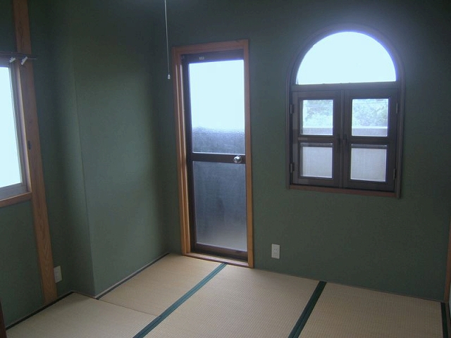 Living and room. The other room. It has changed the shape of the window.