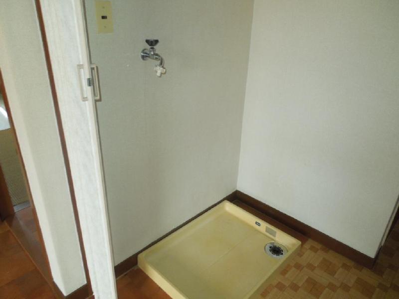 Other Equipment. Kotobuki Home Washing machine in the room