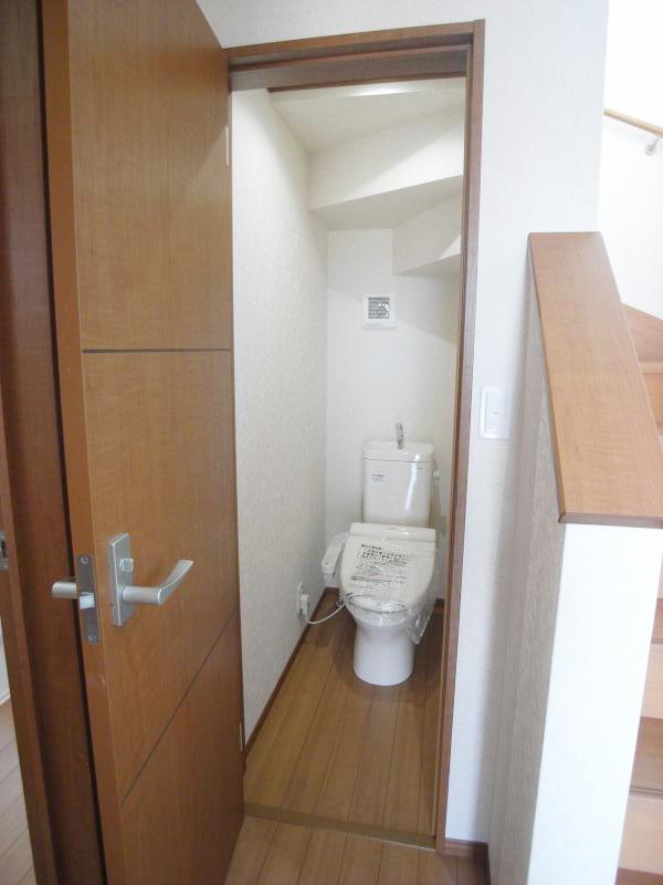 Toilet. Building 2 Indoor (11 May 2013) Shooting