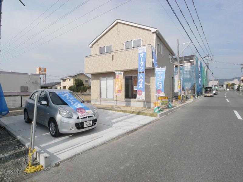 Local photos, including front road. Local (11 May 2013) Shooting