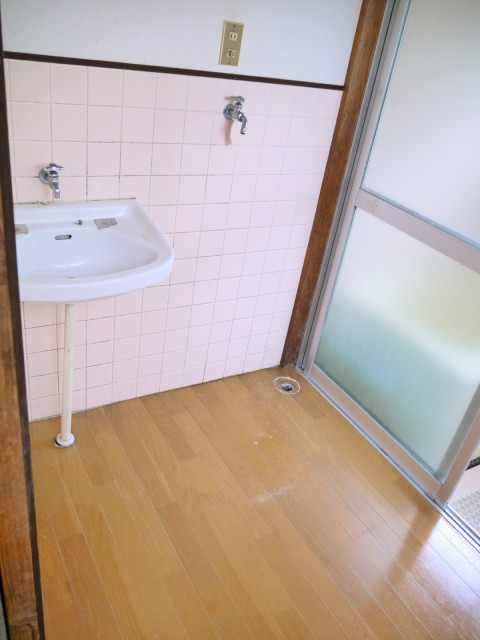 Other room space. It is the state of the washroom.