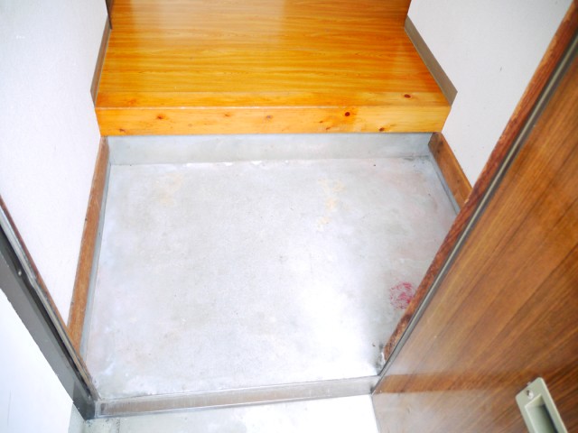 Entrance. It is the state of the entrance.