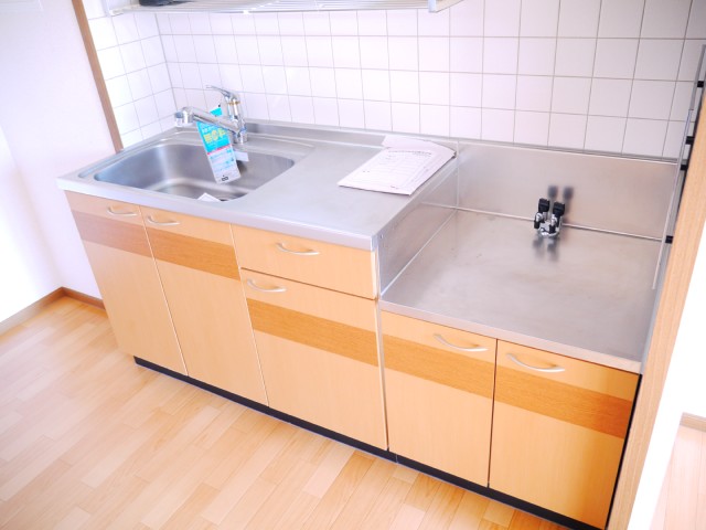 Kitchen. Gas stove 2 burners can be installed