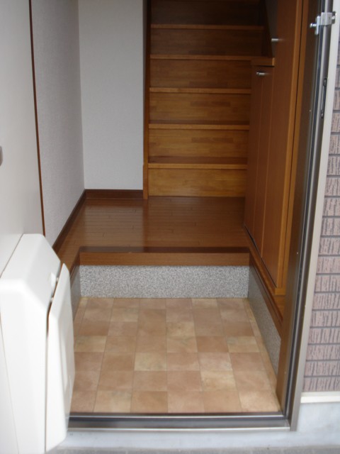 Entrance. It comes with a shoebox. 