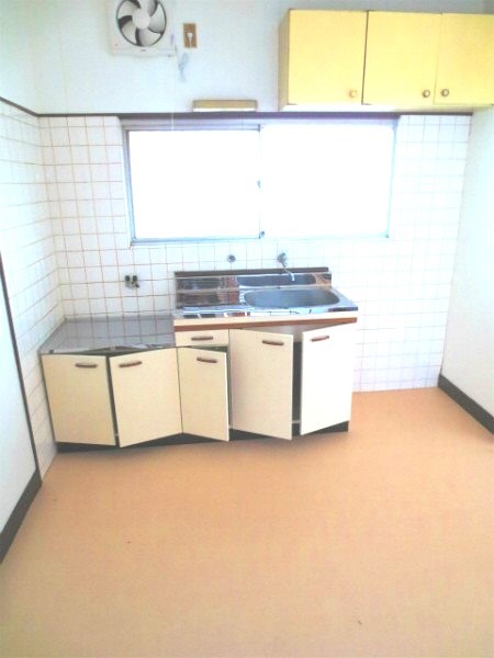 Living and room. Spacious living. 