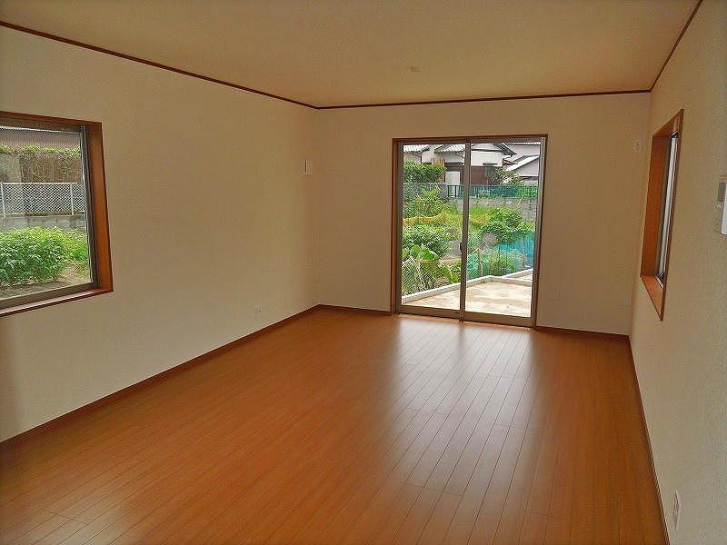 Living. A spacious living room where the light is pouring, Why not spend a moment of family reunion (* ^ _ ^ *) ◆ It becomes the same specification photo ◆