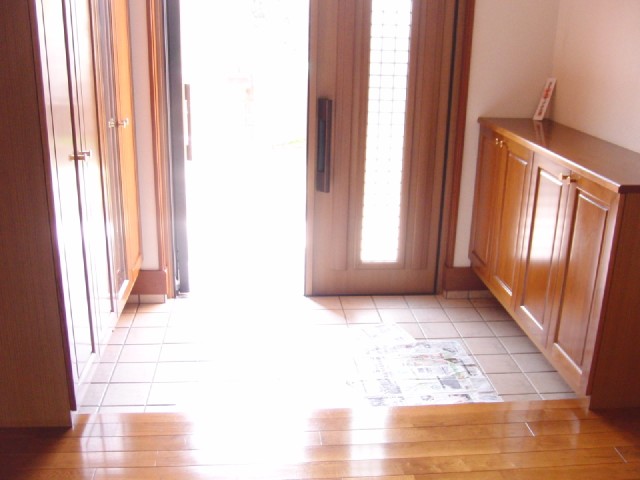 Entrance. Entrance spacious Storage lot