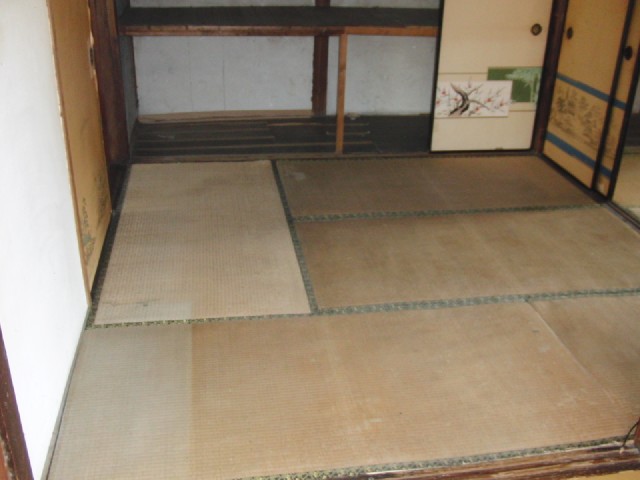 Receipt. There is a closet in the Japanese-style room. 