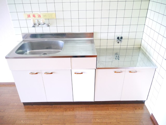 Kitchen. There is storage on the kitchen.