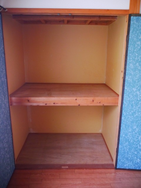 Other room space. Western-style is the storage.