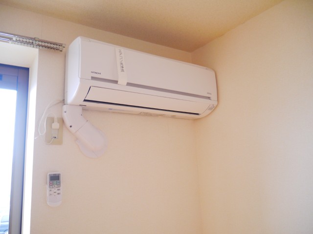 Other room space. It comes with air conditioning