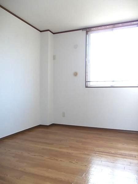 Other room space. It is the state of Western-style.