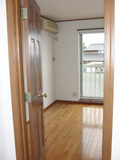 Other room space. Photos of Western-style is.