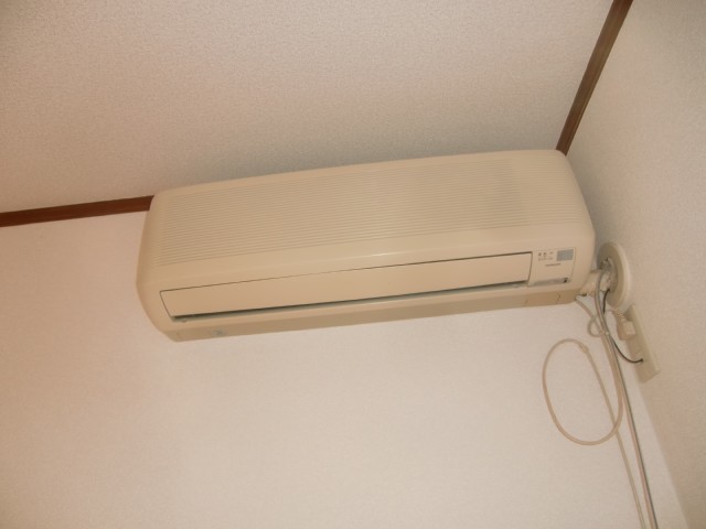 Other room space. Happy air-conditioned first base