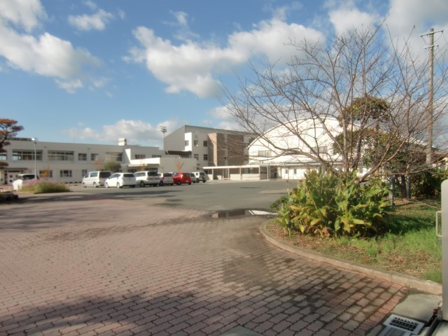 Junior high school. 2000m to Miwa junior high school (junior high school)