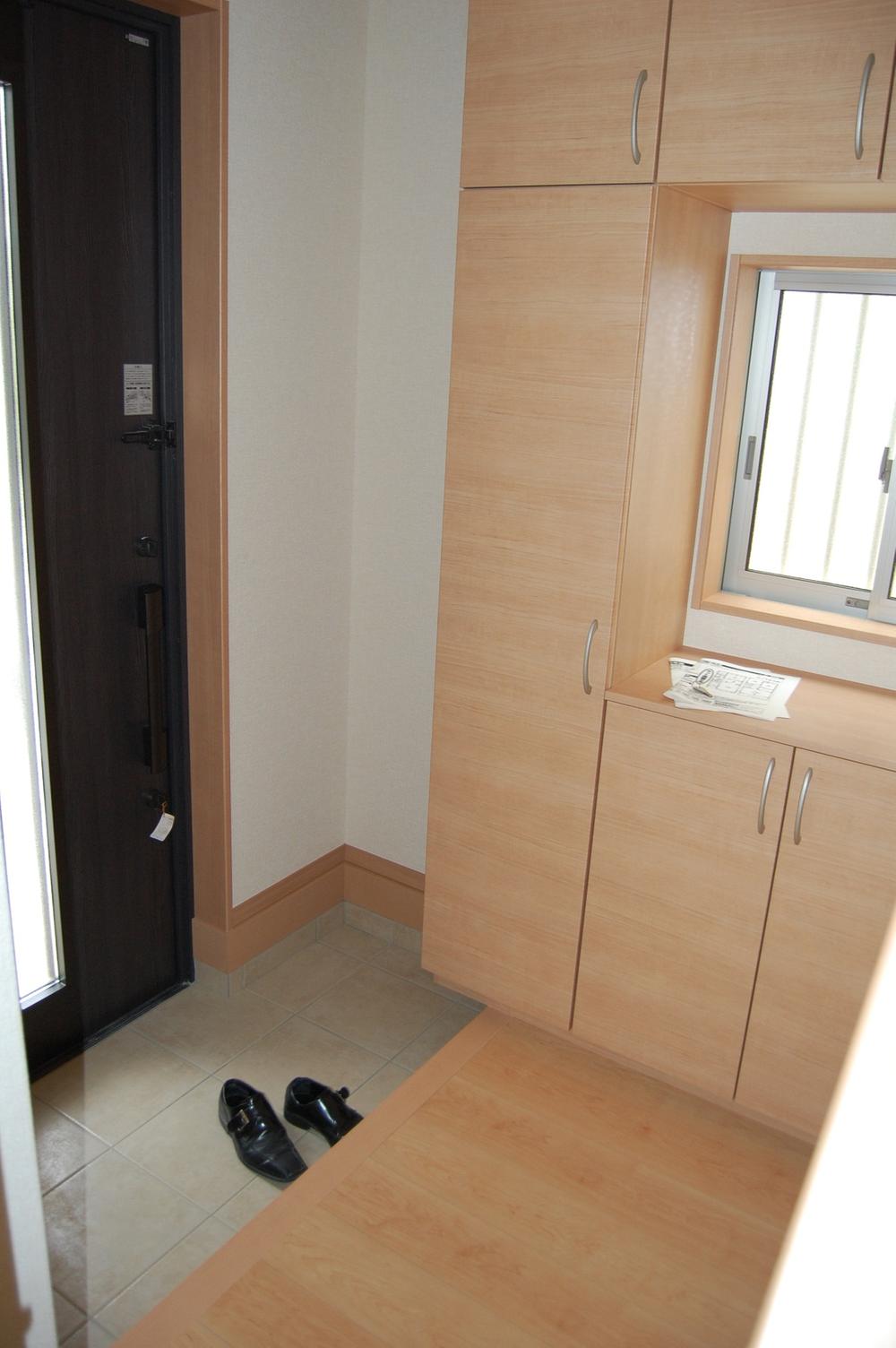 Entrance. Same specifications