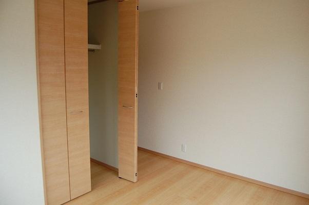 Non-living room. Same specifications