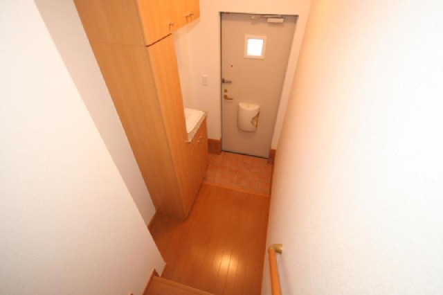 Entrance. Entrance storage lot