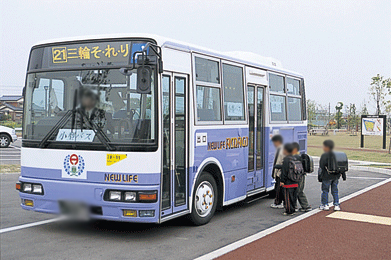 Other Environmental Photo. Bus stop Miwa Elementary School (about 2.5km) bus in the town is the first train to the direction. The end point, Since there are in town, such as the library is aligned "wound bar three-wheel" (about 2.5km), It is also possible to borrow books before returning home