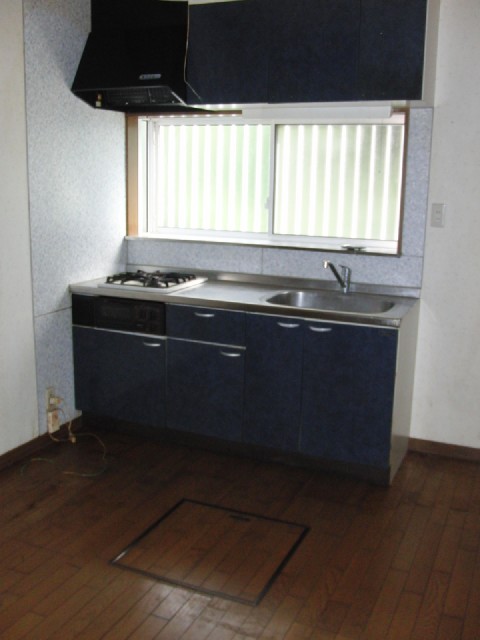 Kitchen. There is under-floor storage