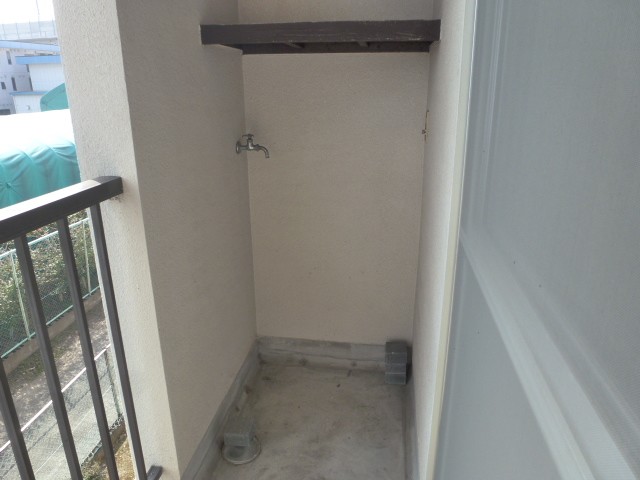 Other room space. Washing machine storage is outside