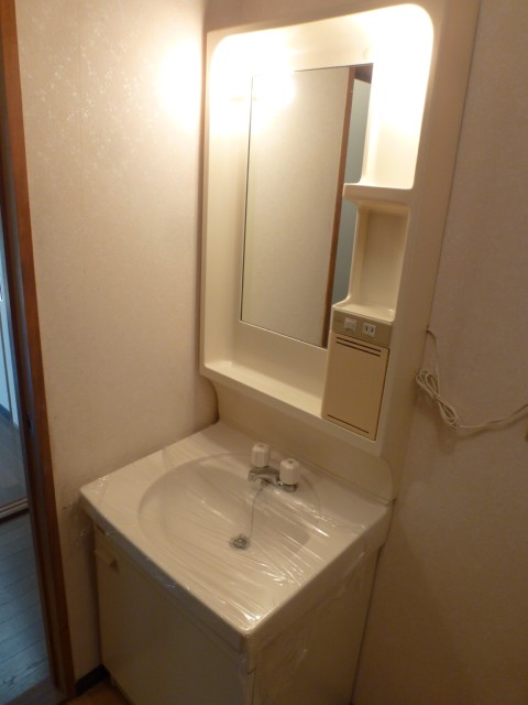 Other room space. It is the washstand