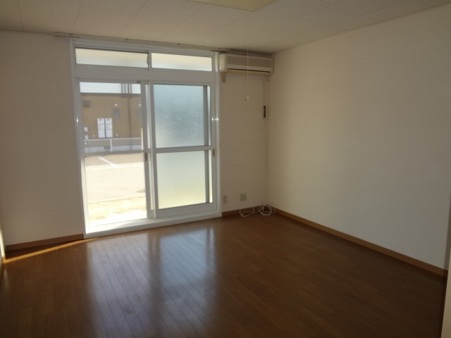 Living and room. Is the margin in double bed!