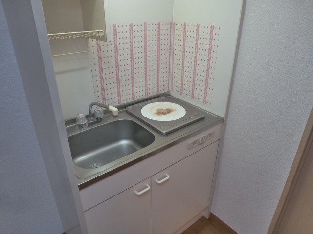 Kitchen. Storage also is a kitchen! !