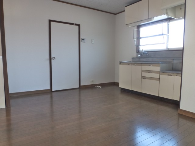 Living and room. 8 pledge is living