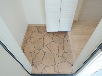 Entrance. Fashionable entrance