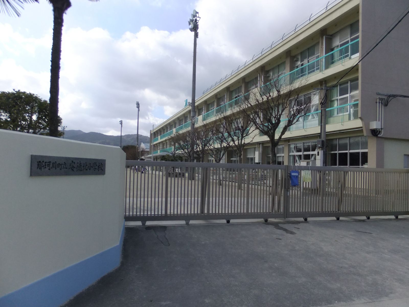 Primary school. 422m until Nakagawa Municipal Andeok north elementary school (elementary school)