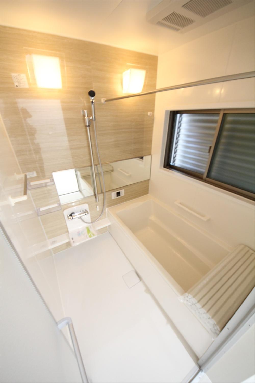 Bathroom. Local (11 May 2013) Shooting