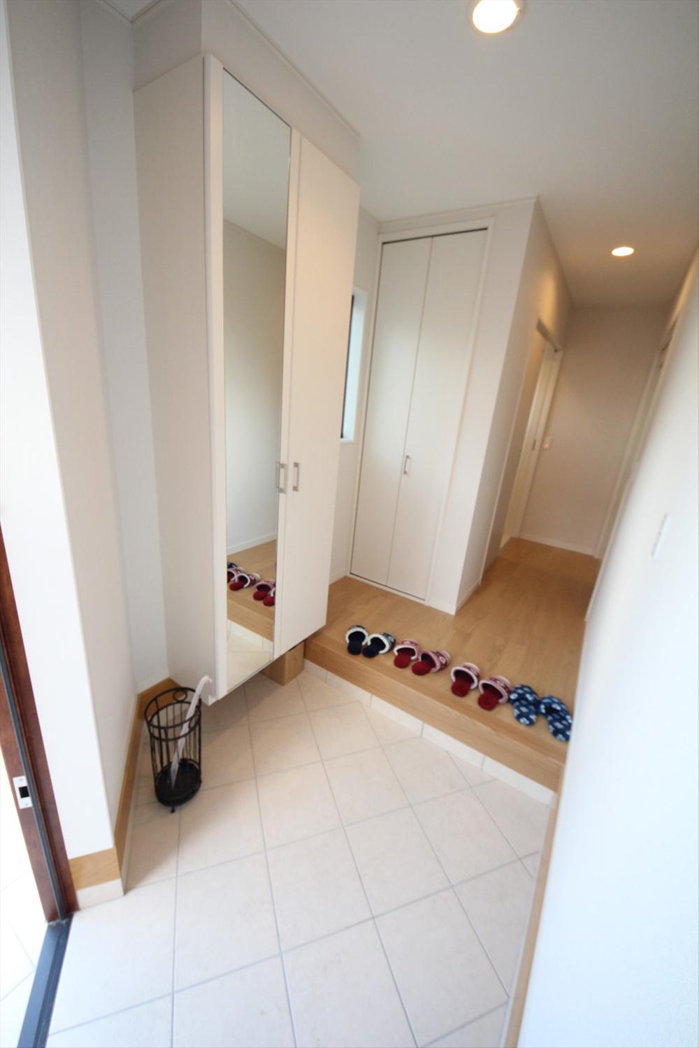 Entrance. Local (11 May 2013) Shooting