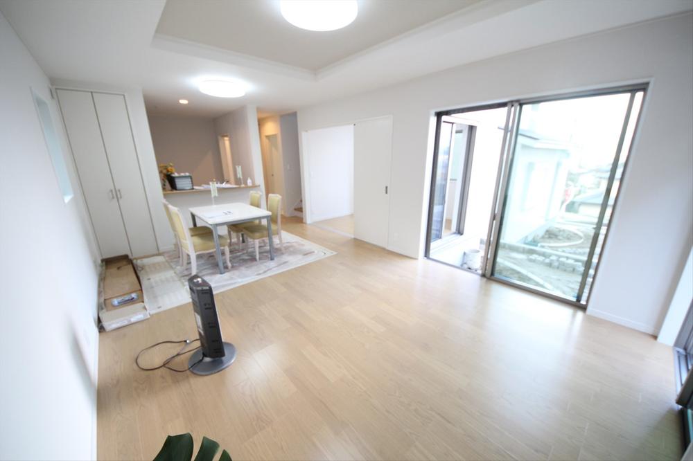 Living. Local (11 May 2013) Shooting