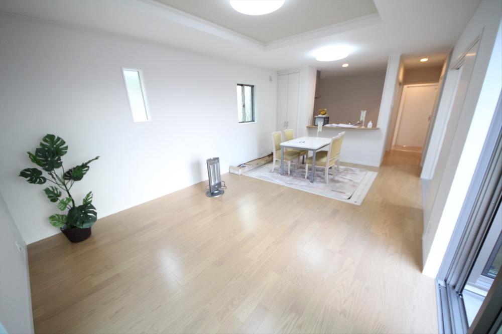 Living. Local (11 May 2013) Shooting